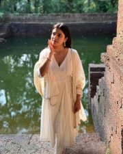 Pretty Malavika Mohanan in a White Kurta Photos 03 Pretty Malavika Mohanan in a White Kurta Photos 03