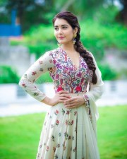 Raashi Khanna Beautiful Photoshoot Pictures