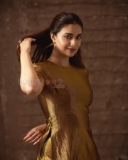 Radiant Actress Keerthy Suresh in a Gold Metallic Tissue Saree Photos 05 Radiant Actress Keerthy Suresh in a Gold Metallic Tissue Saree Photos 05