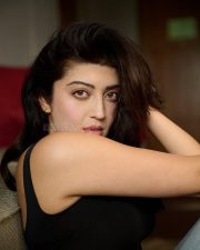 Radiant Kannada Beauty Pranita Subhash in a Black Sleeveless Tank Top Pictures 01