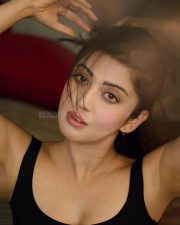 Radiant Kannada Beauty Pranita Subhash in a Black Sleeveless Tank Top Pictures 03