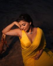 Radiant Yashika Aannand Cleavage in a Yellow Saree Photos 04 Radiant Yashika Aannand Cleavage in a Yellow Saree Photos 04