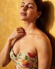 Rakt Brahmand The Bloody Kingdom Actress Samantha Ruth Prabhu Sexy in a Strapless Outfit Photos 01