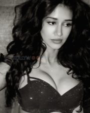 Red Hot Disha Patani in a Dazzling Crop Top and Mini Skirt Pictures 01