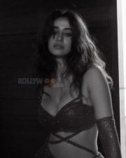 Red Hot Disha Patani in a Dazzling Crop Top and Mini Skirt Pictures 02