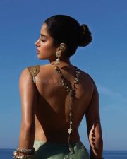 Regal Ethnic Beauty Janhvi Kapoor at the Screening of Homebound Cannes Film Festival 2025 Pictures 02