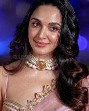 Resplendent Actress Kiara Advani in a Pink Organza Saree With Gold Blouse Photos 01
