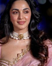 Resplendent Actress Kiara Advani in a Pink Organza Saree With Gold Blouse Photos 03