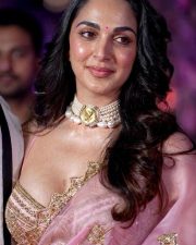 Resplendent Actress Kiara Advani in a Pink Organza Saree With Gold Blouse Photos 04