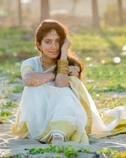 Sai Pallavi Beach Wallpaper Photo 01