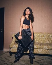 Samantha Akkineni Shocking 6 Pack Abs Picture01