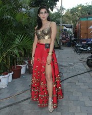 Sara Ali Khan Snapped In Juhu Pictures