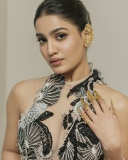 Saturday Night Actress Saniya Iyappan Sexy Photoshoot Pictures 03