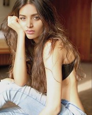 Savyasachi Actress Nidhhi Agerwal Hot Cleavage Photos