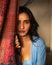 Seductive and Tempting Beauty Neha Sharma Hot Pictures 05