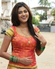 Seeni Movie Heroine Oviya Photos