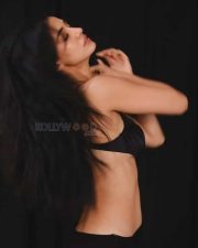 Sensual Actress Disha Patani in a Black Bra Top And Pants Photos 02