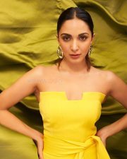 Sensual Kiara Advani in a Yellow Strapless Thigh Slit Gown Pictures 01