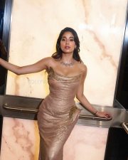 Sensuous Janhvi Kapoor in a Shimmery Strapless Off Shoulder Gown Photos 03