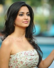 Sexy Actress Kriti Kharbanda Pictures