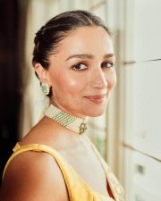 Sexy Alia Bhatt in a Yellow Floral Saree Photos 04