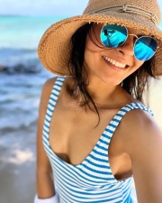Sexy Andrea Jeremiah in a White Blue Striped Swimsuit Picture 01