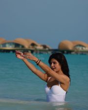 Sexy Beach Beauty Jacqueline Fernandez in a White Mini Dress Pictures 06 Sexy Beach Beauty Jacqueline Fernandez in a White Mini Dress Pictures 06
