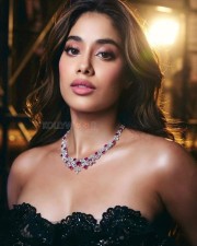 Sexy Diva Janhvi Kapoor in a Black Off Shoulder See Through Lace Fish Cut Gown with a Diamond Necklace Photos 03