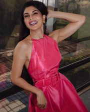 Sexy Jacqueline Fernandez in a Backless Pink Mini Dress at Housefull 5 Trailer Launch Photos 01