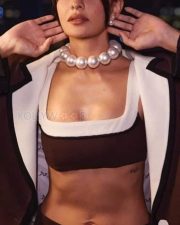 Sexy Jacqueline Fernandez in a Black and White Crop Top Pictures 04