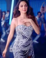Sexy Kiara Advani Dance in Kyaa Baat Haii 2 0 Song Photos 01