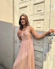 Sexy Kriti Sanon in a Nude Ruched Gown Pictures 01