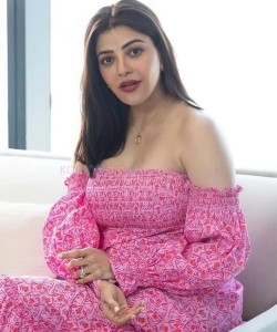 Sexy Mommy Kajal Agarwal in Pink Photos 04