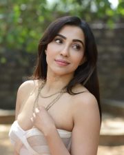 Sexy Parvati Nair at Alambana Press Meet Photos 22