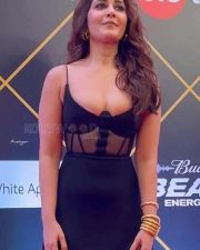 Sexy Raashi Khanna Showing Pushup Cleavage in a Black Gown Photos 04