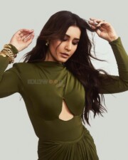 Sexy Raashi Khanna in a Olive Green Bodycon Photos 01