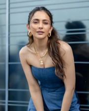 Sexy Rakul Preet Singh in a Denim Strapless Top with Cargo Pants Photos 01