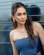Sexy Rakul Preet Singh in a Denim Strapless Top with Cargo Pants Photos 02 Sexy Rakul Preet Singh in a Denim Strapless Top with Cargo Pants Photos 02