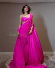 Sexy Samantha Ruth Prabhu in a Bright Pink Saree with Bralette Style Blouse Photos 02