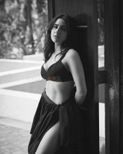 Sexy Sara Ali Khan Black and White Hot Photos