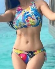 Sexy Sara Ali Khan Holiday Bikini Swimsuit Photos 02