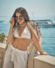 Sexy Sara Ali Khan White Bra Photo 01 Sexy Sara Ali Khan White Bra Photo 01