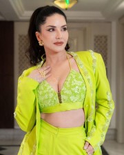 Sexy Sunny Leone in a Lime Green Pant Suit Photos 06