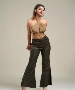 Sexy Tamil Actress Yashika Aannand Photoshoot Stills 03