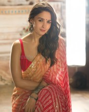 Sexy and Stylish Alia Bhatt in Saree Photos 02