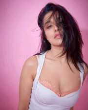 Sexy and Sultry Shraddha Kapoor Cleavage Photo 01