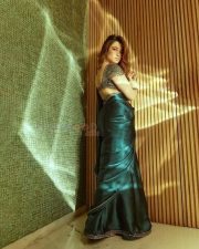 Showstopper Tamannaah Bhatia Cleavage in a Tarun Tahiliani Metallic Teal Saree Pictures 01 Showstopper Tamannaah Bhatia Cleavage in a Tarun Tahiliani Metallic Teal Saree Pictures 01