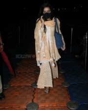 Shraddha Kapoor Snapped At Varsova Jetty Pictures