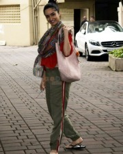 Shraddha Kapoor Spotted At Juhu Photos