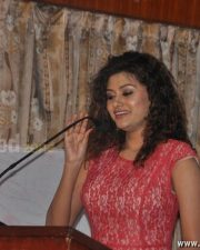 Sillunu Oru Santhippu Heroine Oviya Pictures